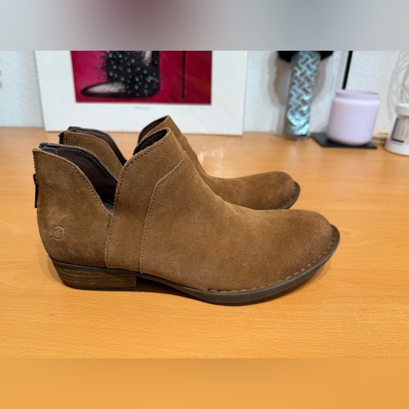 Born Brown Ankle Booties with Suede Finish - Picture 1 of 8